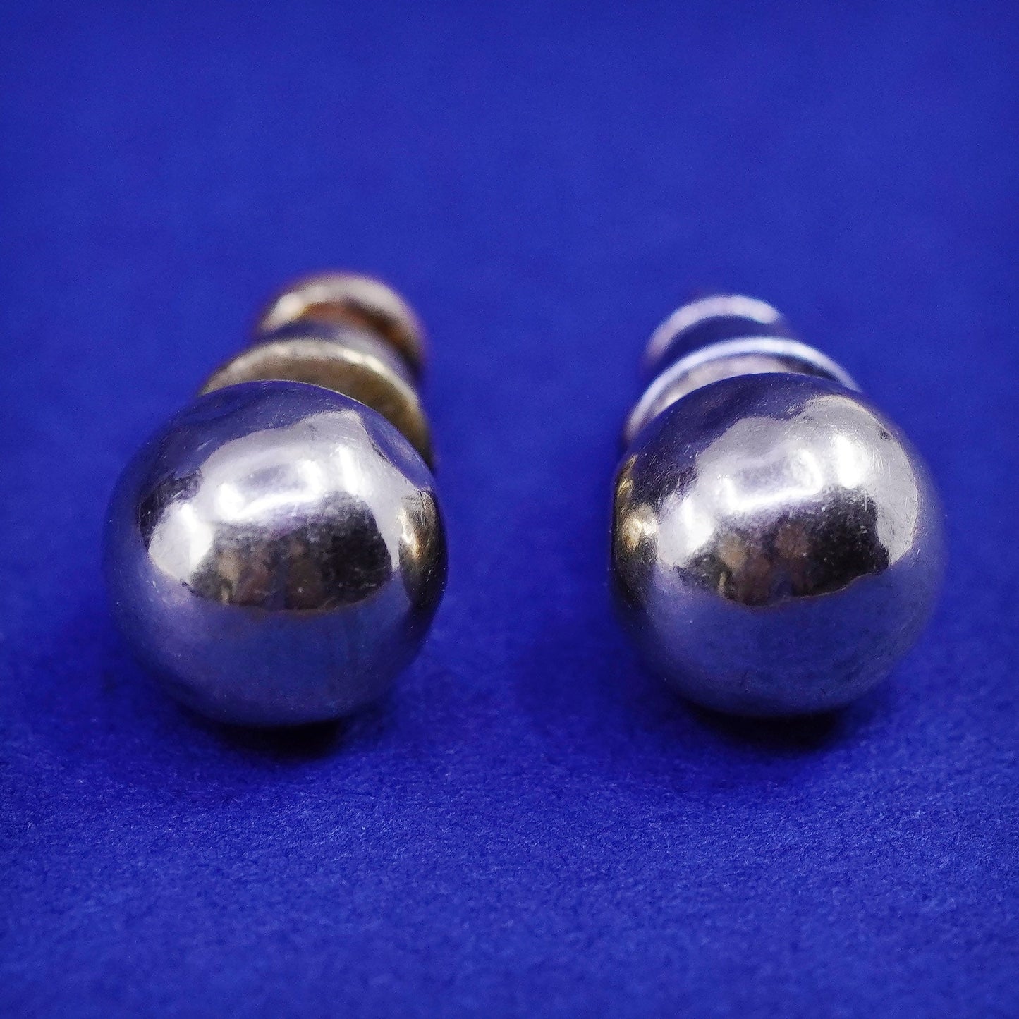 1g, 7mm, vintage solid 14K yellow gold studs earrings