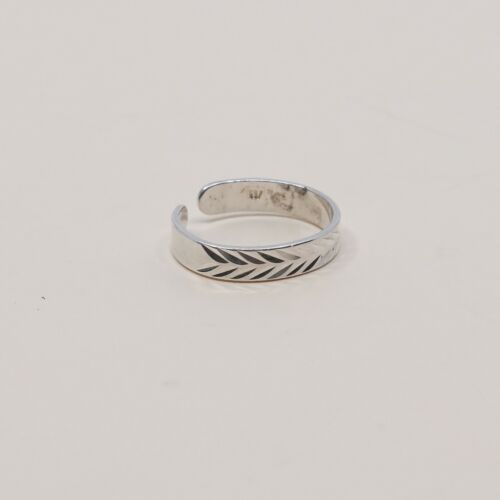 Size 6.25, Vtg Sterling Silver handmade open end Ring. 925 Band W/ Diamond Cut