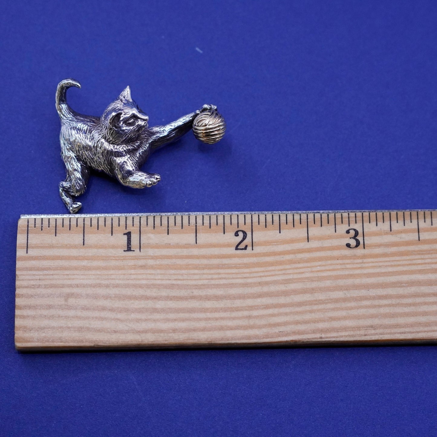 FG Sterling 925 silver handmade cat kitty play pin brooch 14K Gold yarn ball