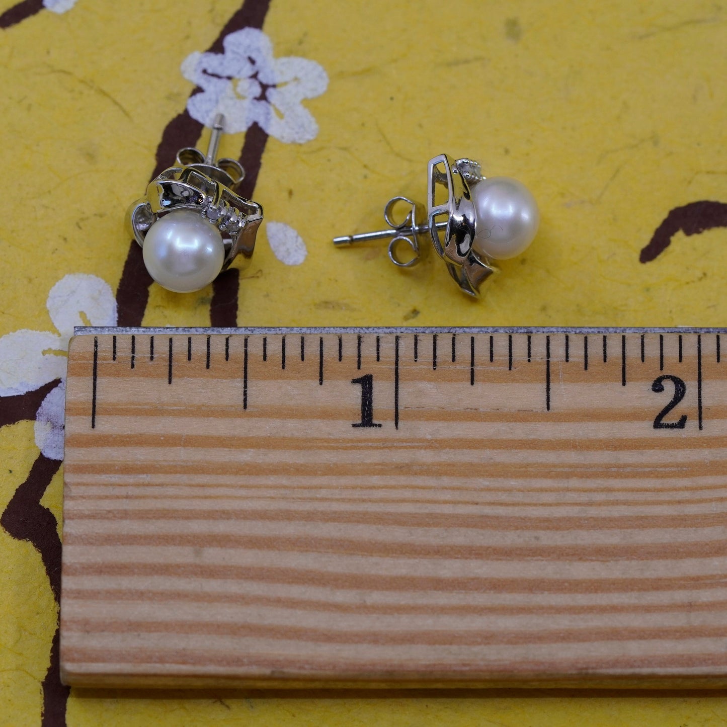 Vintage Sterling silver handmade earrings, 925 studs with pearl