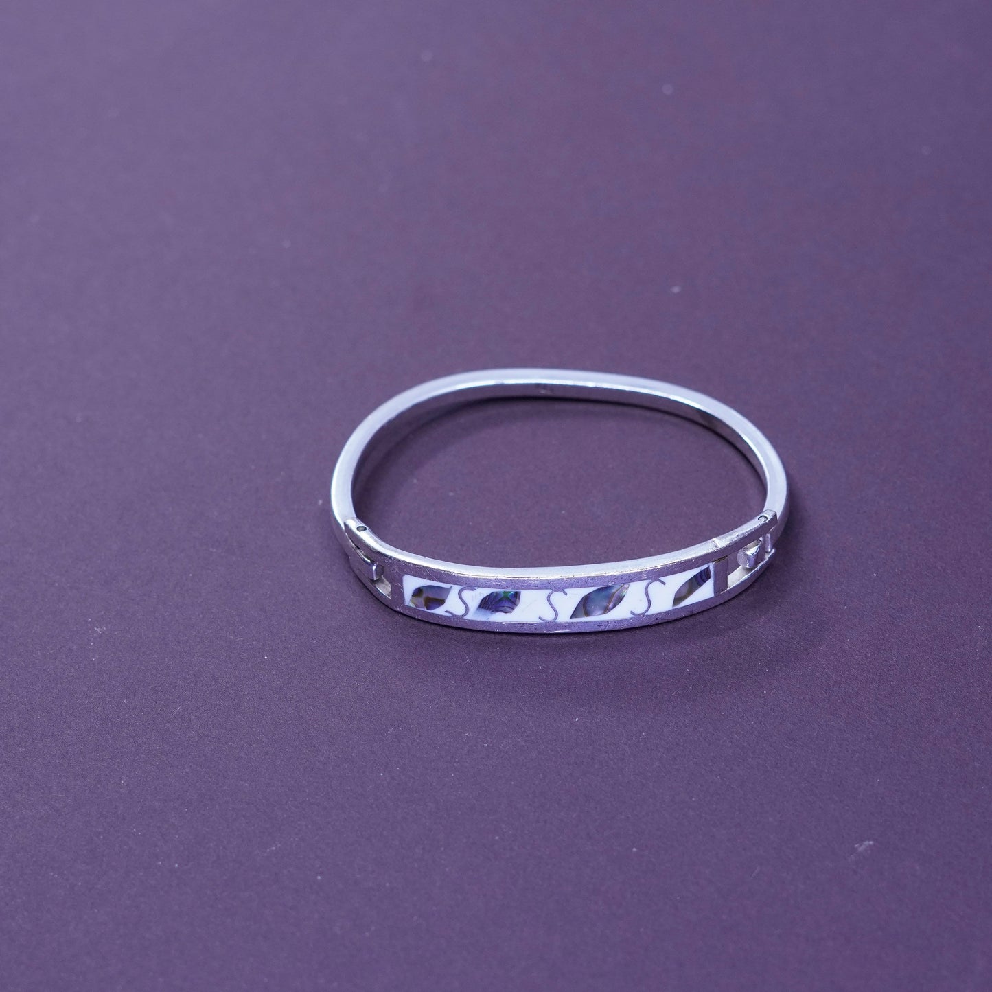 5.5”, Taxco alpaca silver handmade bracelet, hinged bangle with abalone leaves