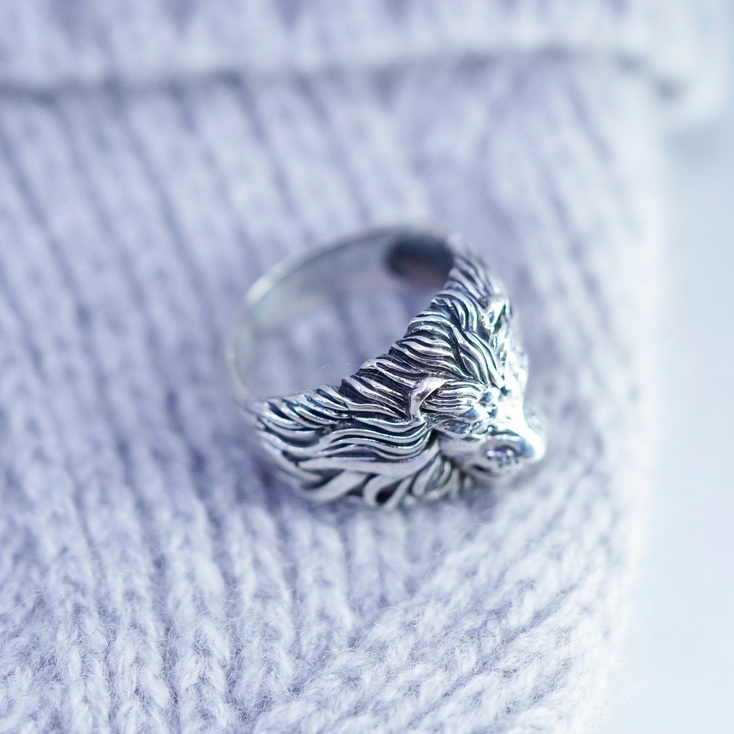 Size 7.75, vintage handmade Sterling 925 silver ring, lion head band