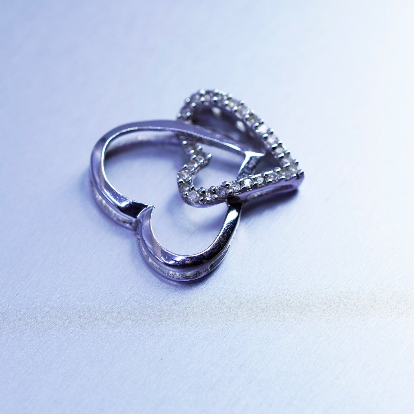 1g, Vintage 10K white gold double heart pendant with with cluster diamonds