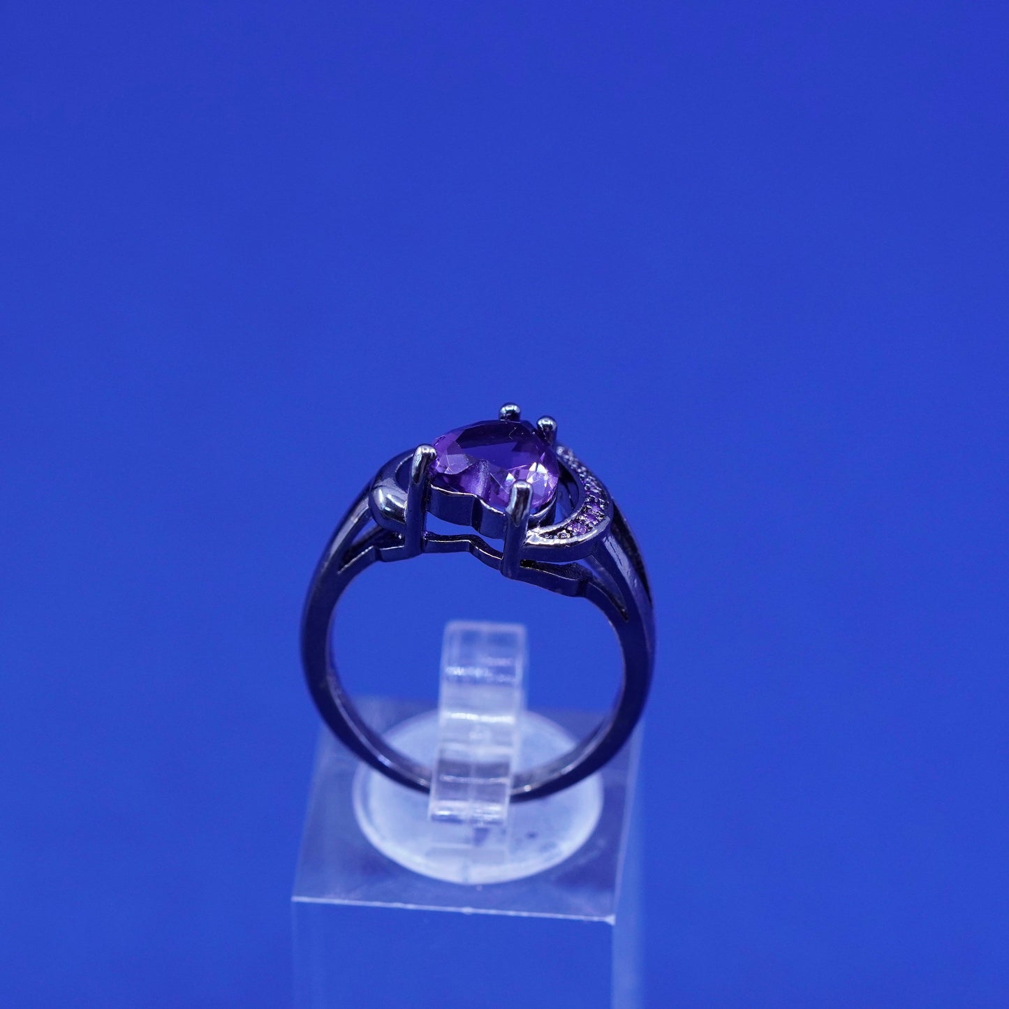 Size 8, vintage Sterling 925 silver handmade oxidized ring with heart amethyst