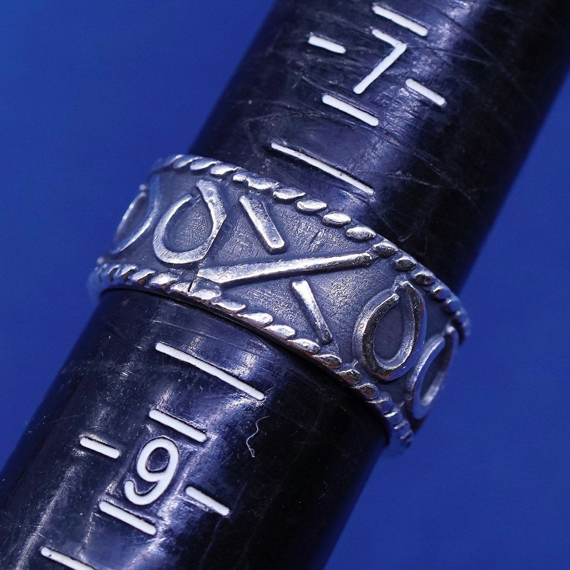 Size 8, vtg mexico Sterling silver handmade ring, 925 band w/pattern Embossed