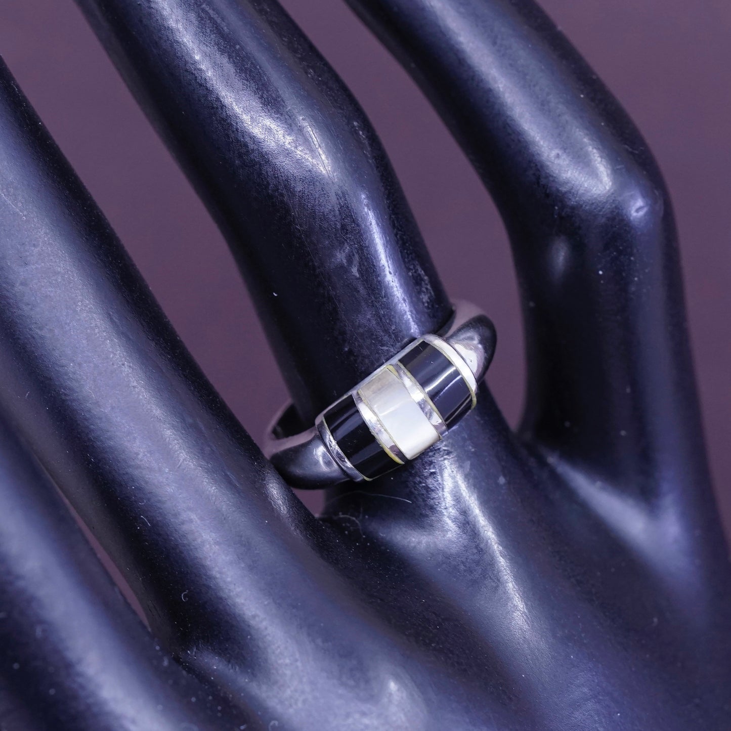 sz 7, vtg Sterling 926 silver handmade ring band w/ obsidian N mother of pearl