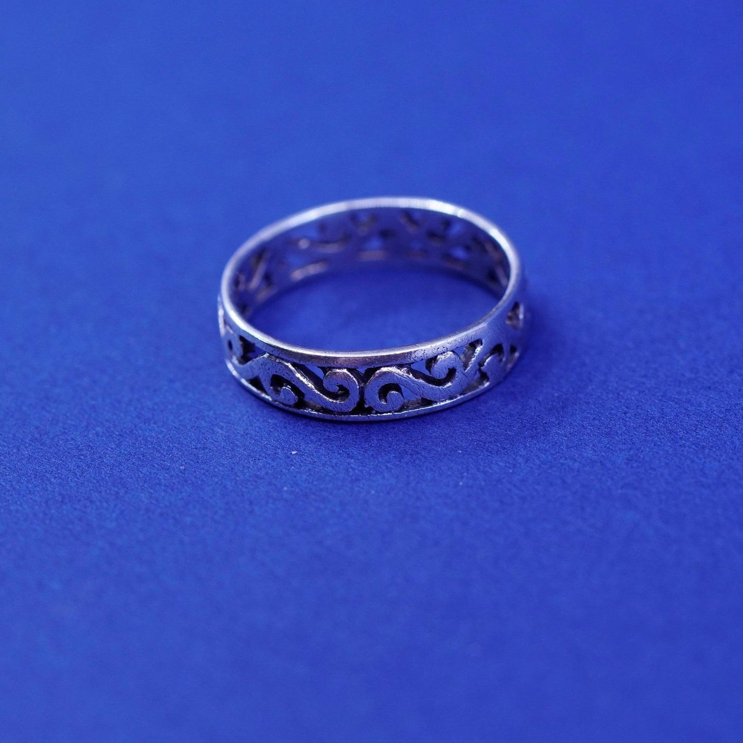 Size 5.25, vintage sterling silver handmade ring, 925 filigree whirl band