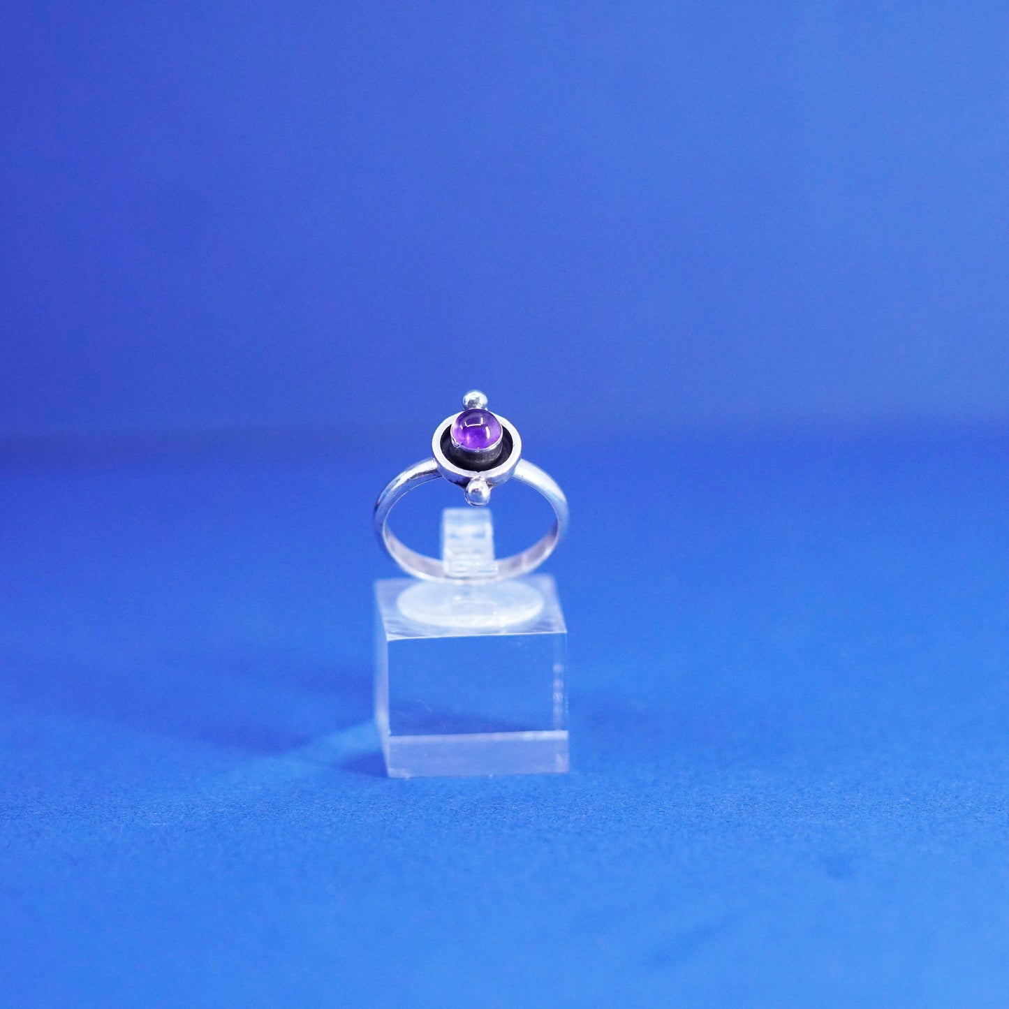 Size 8, vintage Sterling 925 silver handmade ring with amethyst