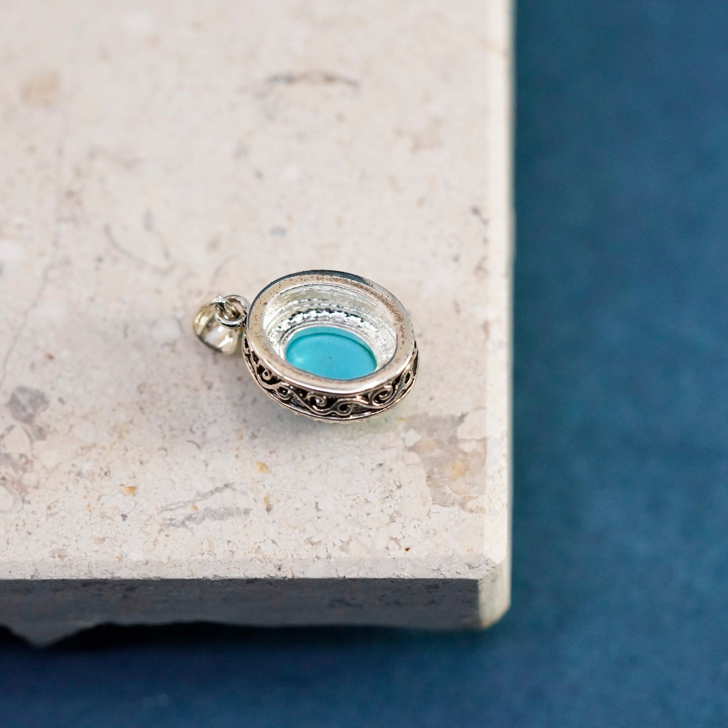 Vintage Sterling 925 silver handmade pendant with oval turquoise