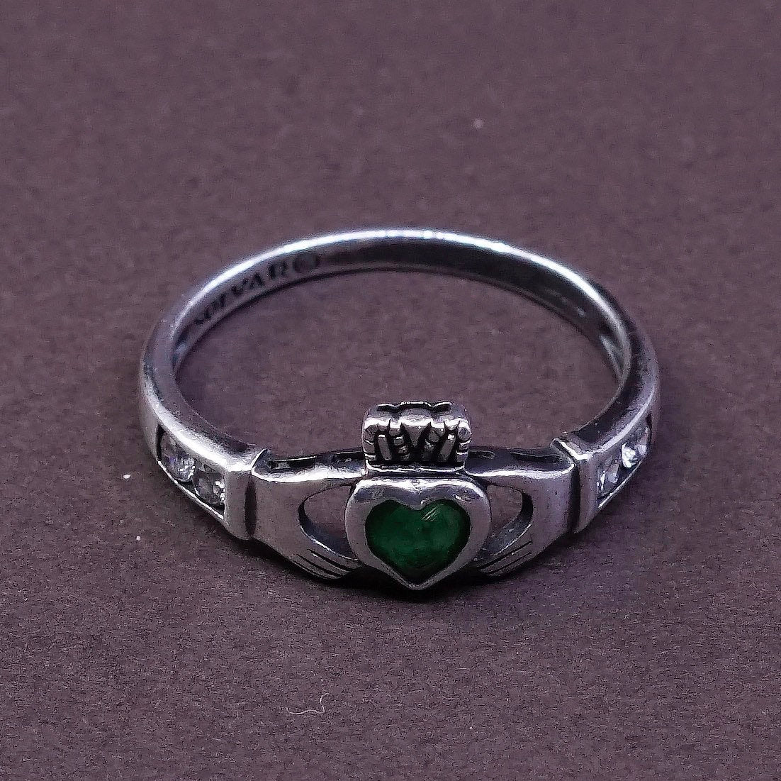 sz 6.5, Solvar sterling silver claddagh ring, holding peridot heart 925 band