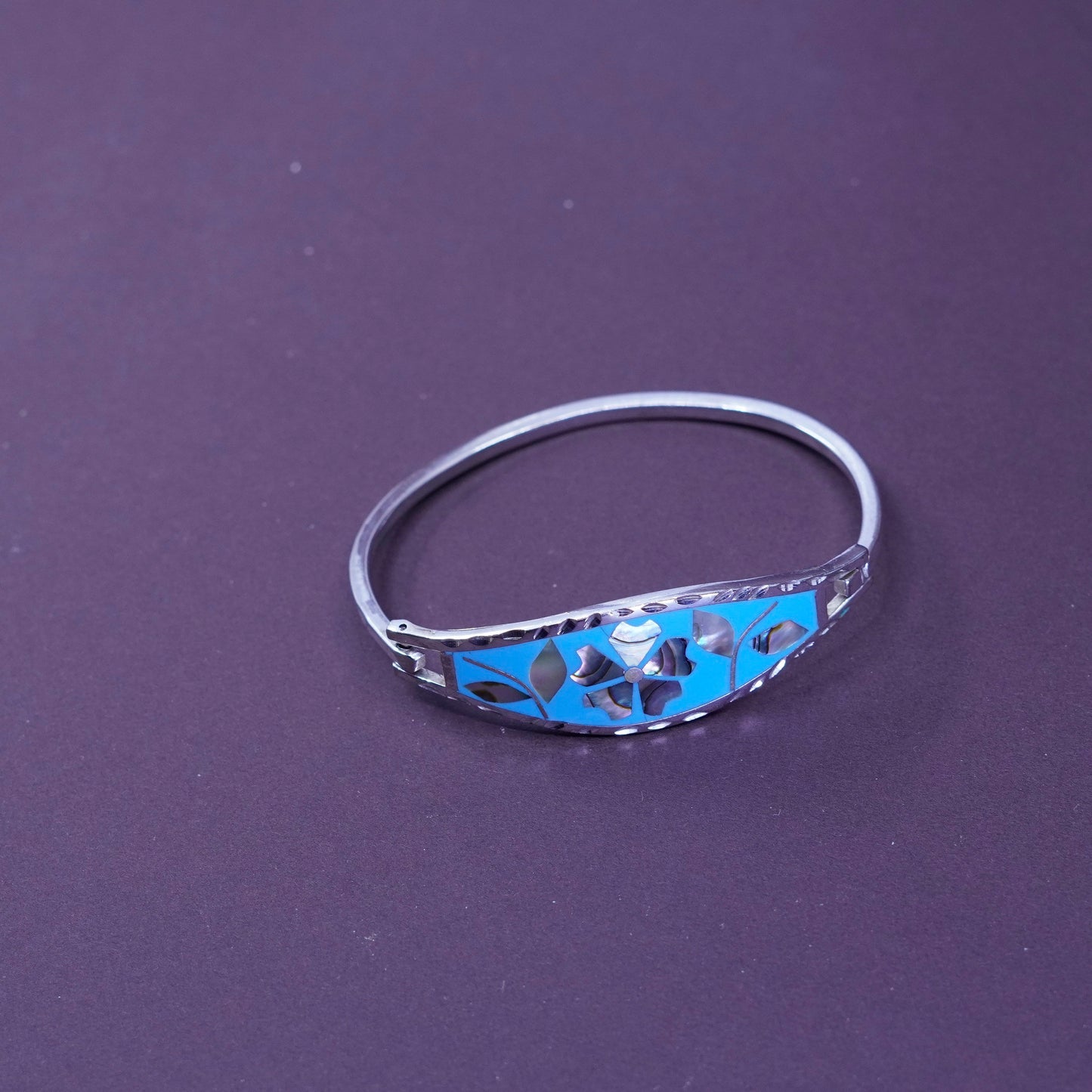 6.5”, silver bracelet, Mexico alpaca hinged ribbed bangle enamel abalone flower