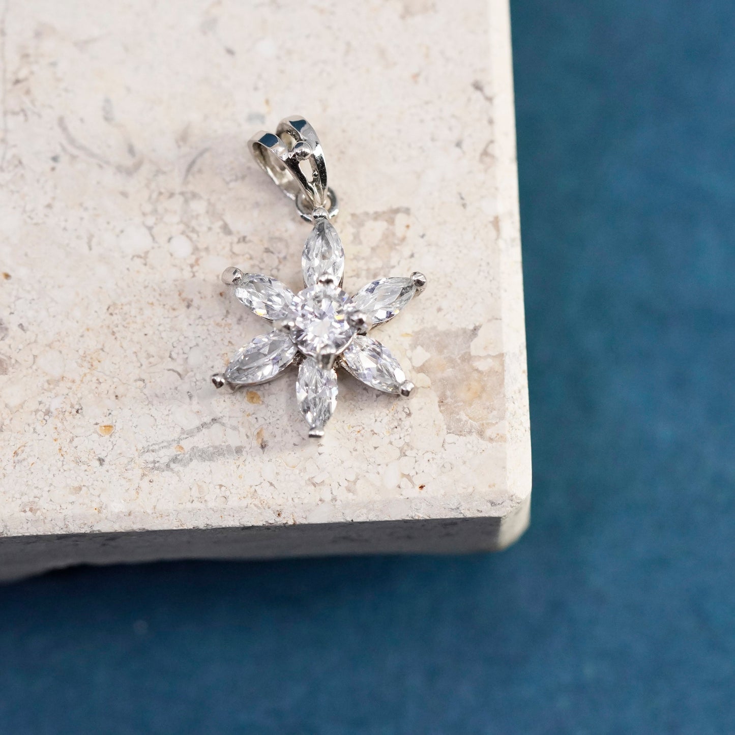 Vintage sterling silver handmade pendant, 925 flower circle with cz