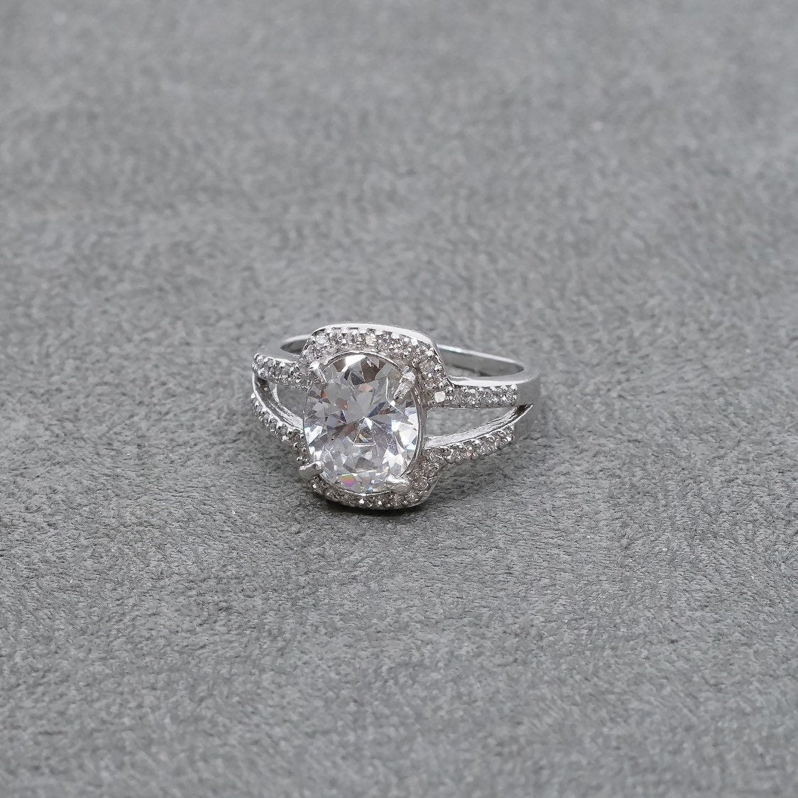 sz 7.75, vtg Sterling silver anniversary ring, 925 w/ clear cz