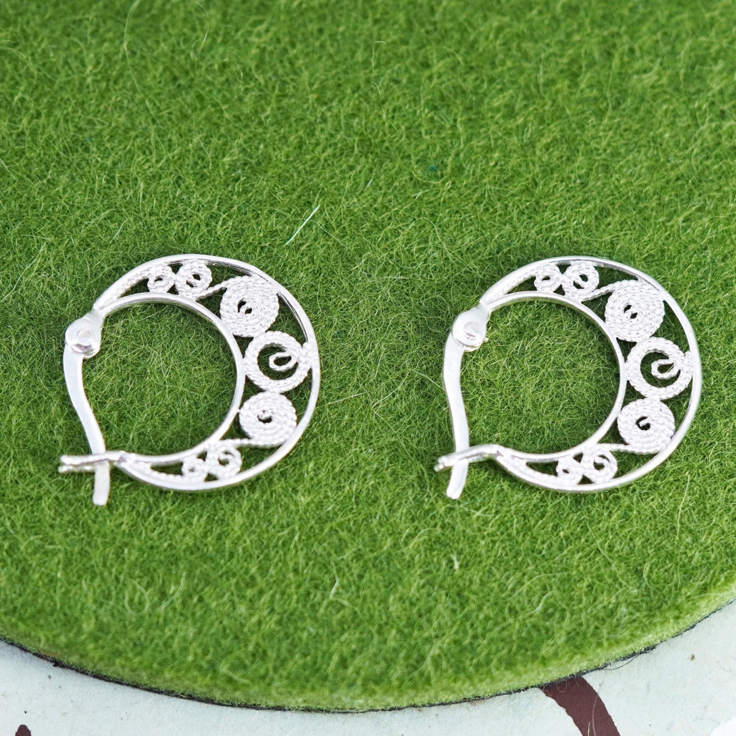 0.75”, Vintage sterling 925 silver filigree loop earrings, minimalist hoops
