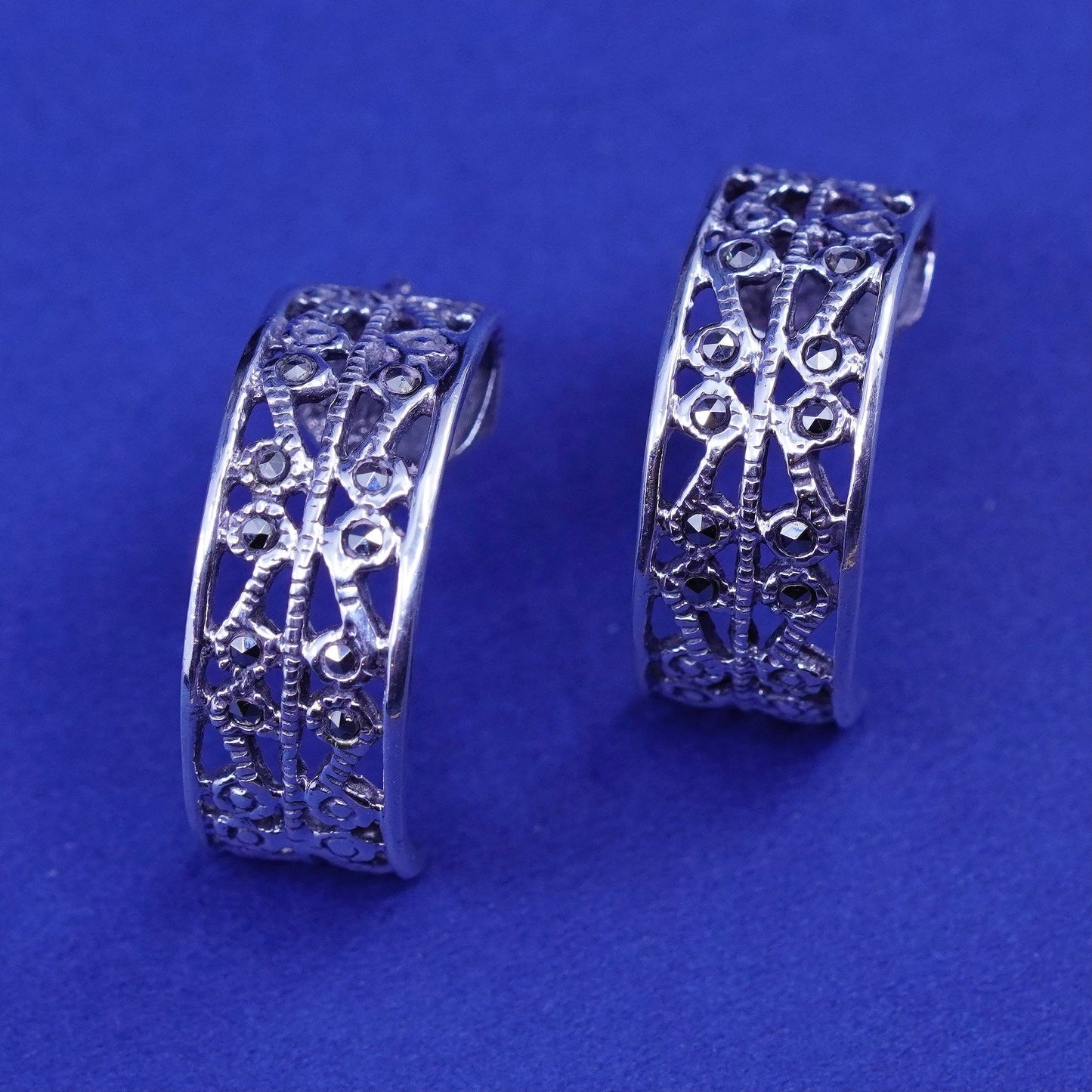 0.75”, Vintage Sterling silver handmade earrings, 925 huggie studs w/ filigree