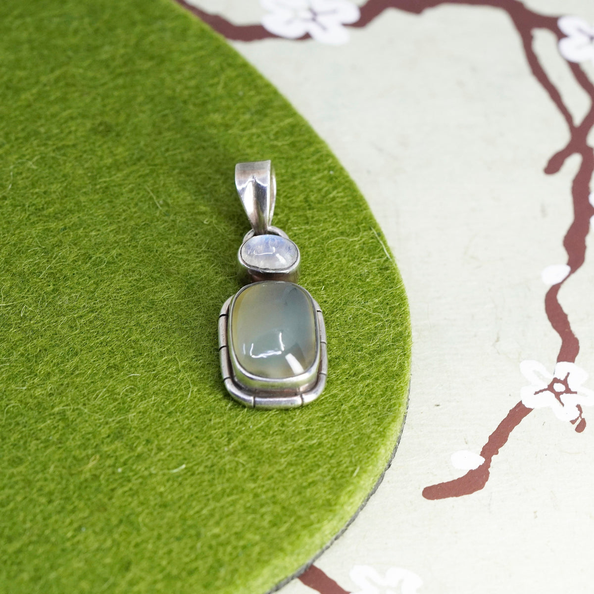Vintage Sterling 925 silver handmade pendant with prehnite moonstone