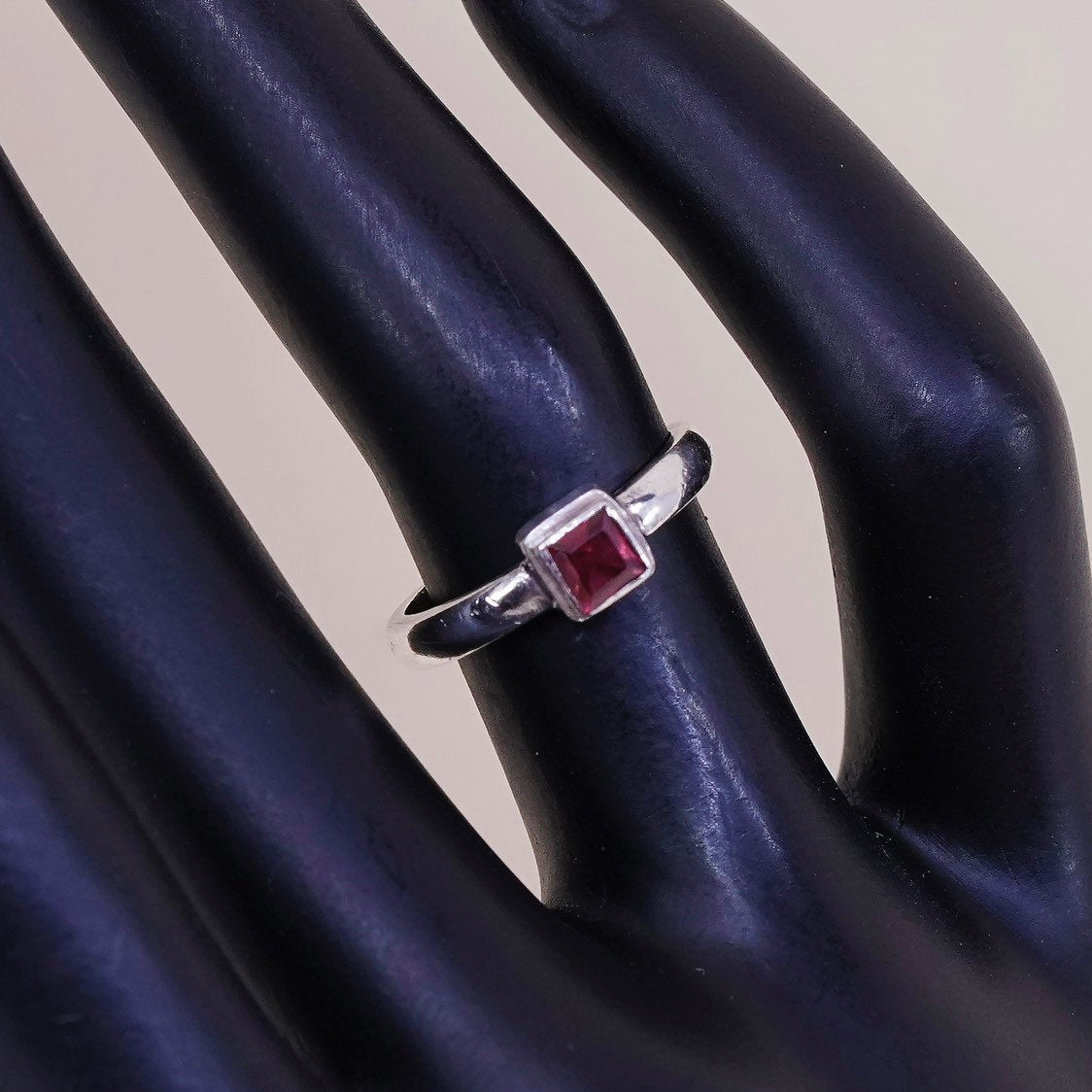 sz 4.5, vtg sterling silver square shaped ring, 925 w/ ruby, stamped 925