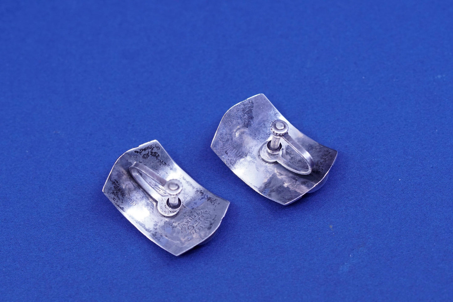 mexico Sterling silver screw back earrings, Modern 925 ribbed curvy screw on