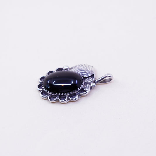 Vintage native American, Navajo sterling 925 silver pendant obsidian leaf