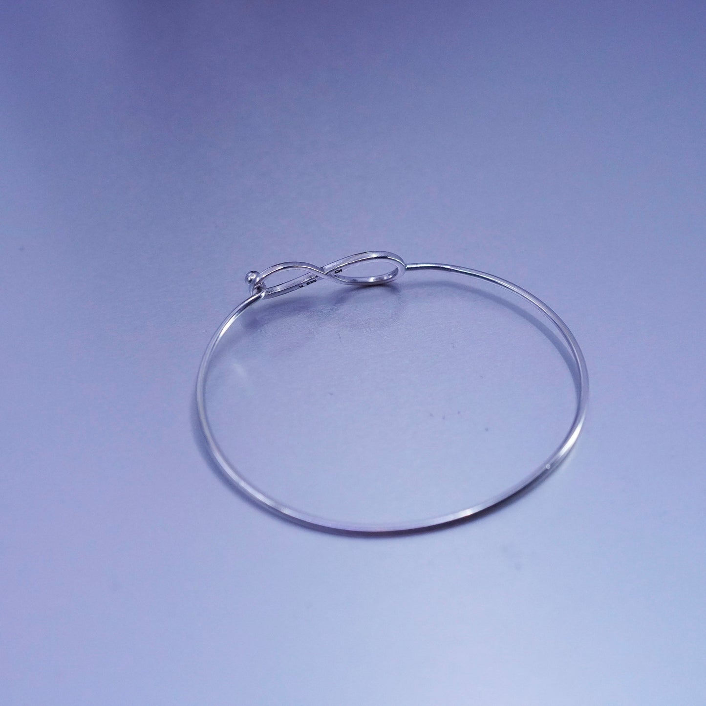 7.5”, vtg Sterling 925 silver handmade bracelet, infinity loop hinged bangle