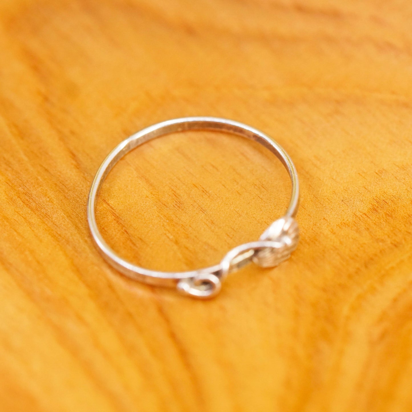 Size 7, vintage Sterling silver handmade ring 925 thin band w/ shell, stackable