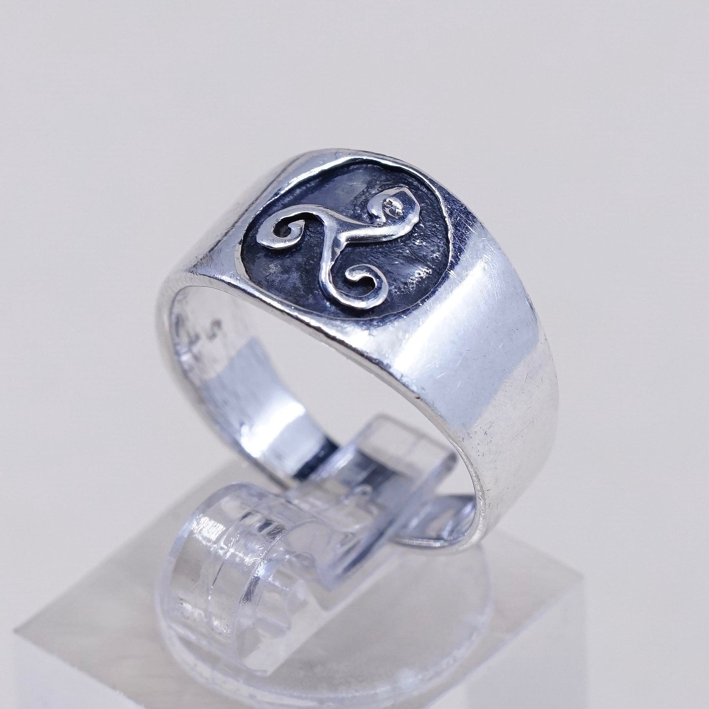 Size 7, vintage mexico sterling 925 silver handmade ring embossed swirl