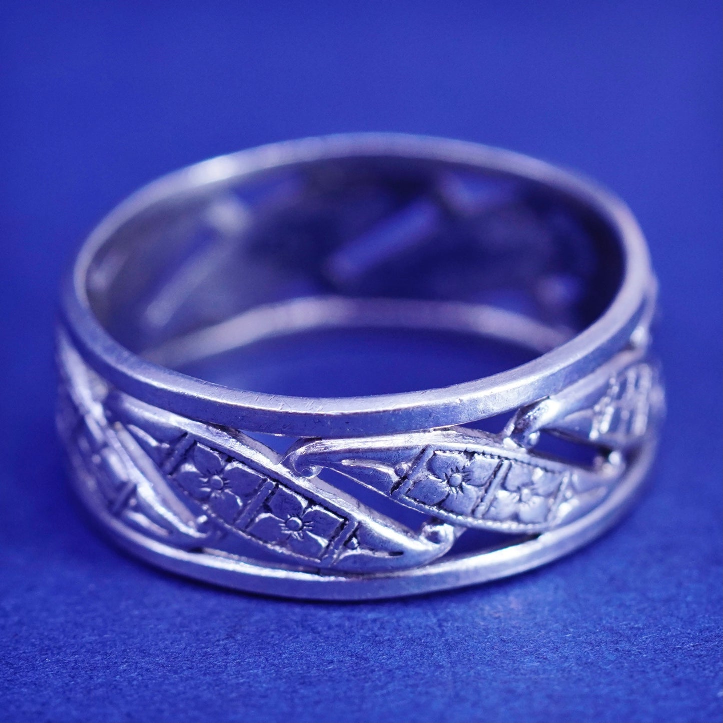 Size 8, vintage Sterling silver handmade ring, 925 wavy band