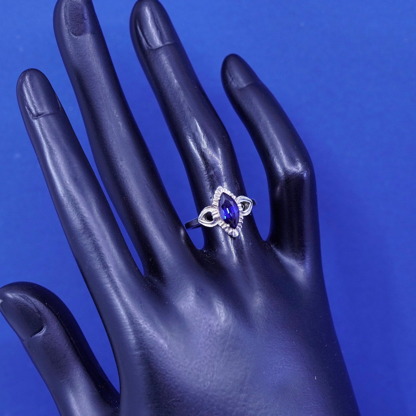 Size 7, vintage Sterling 925 silver handmade ring with sapphire