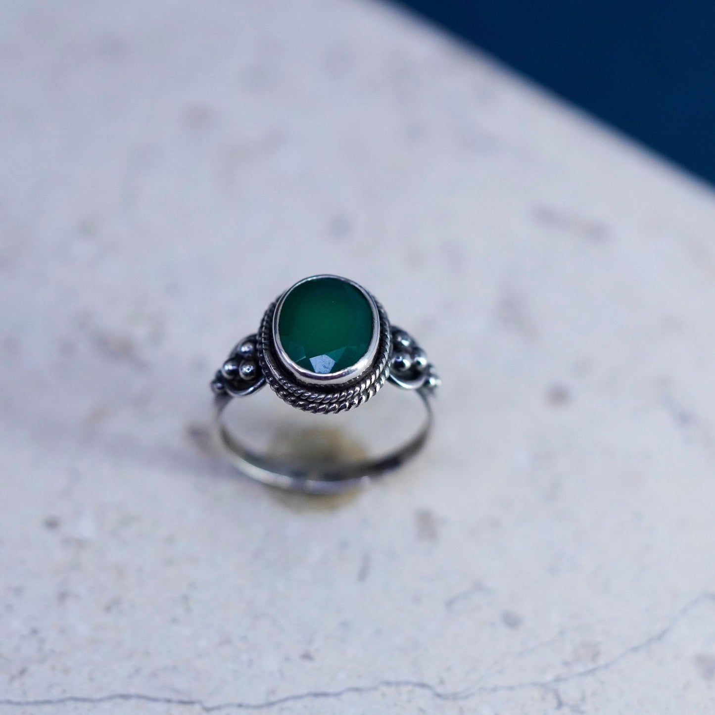 Size 7, vintage sterling 925 silver handmade ring with emerald and beads