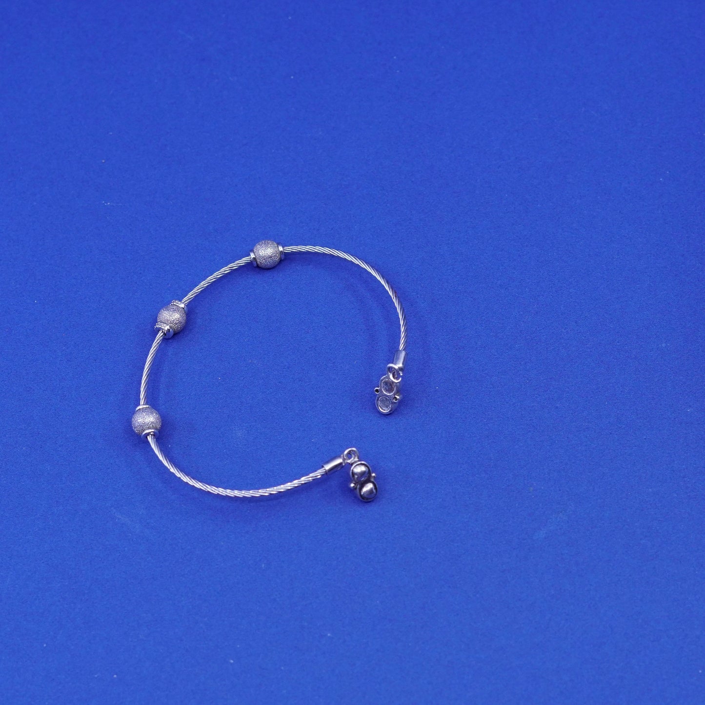 7”, stainless steel cable bracelet with Sterling 925 silver glittering beads