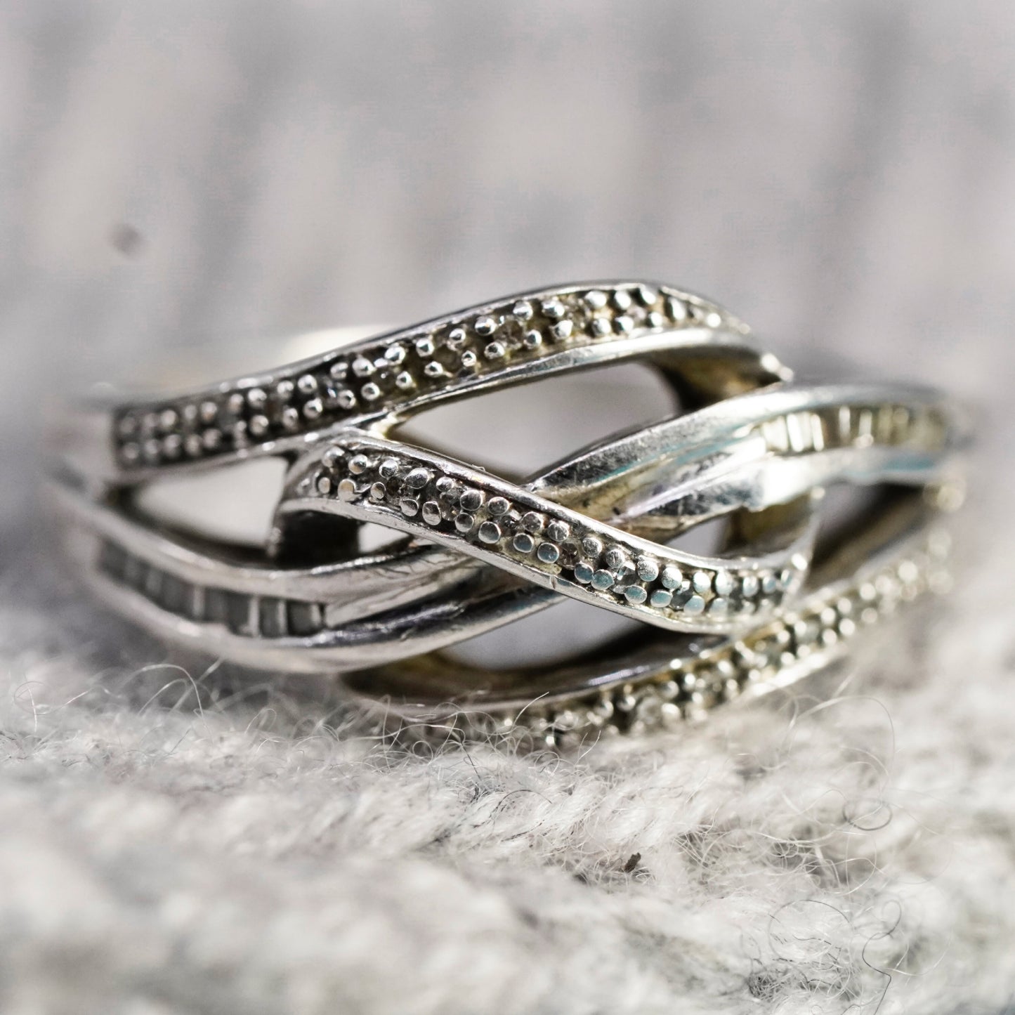 Size 7, vintage Sterling 925 silver entwined ring with genuine diamond