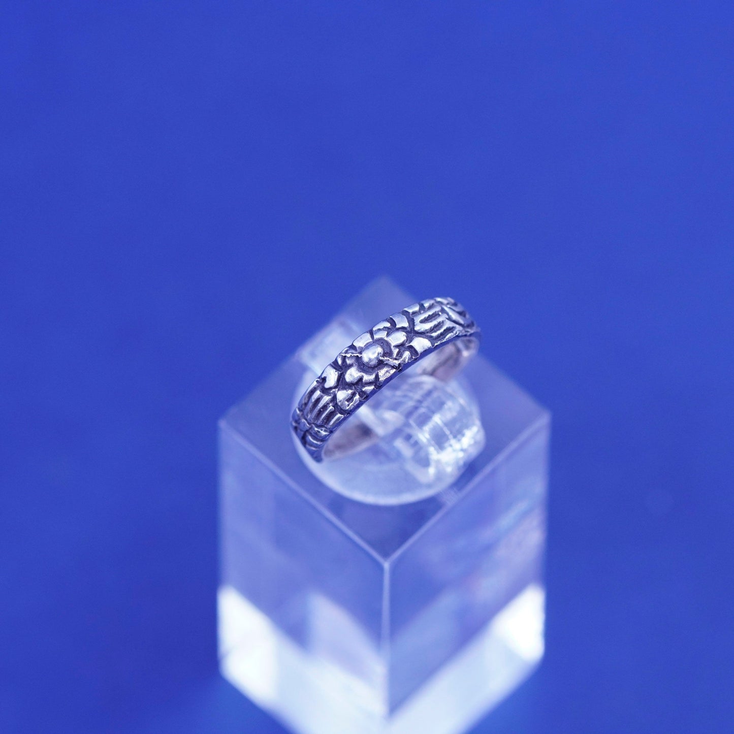 Size 4, vintage Sterling silver handmade ring, 925 flower band