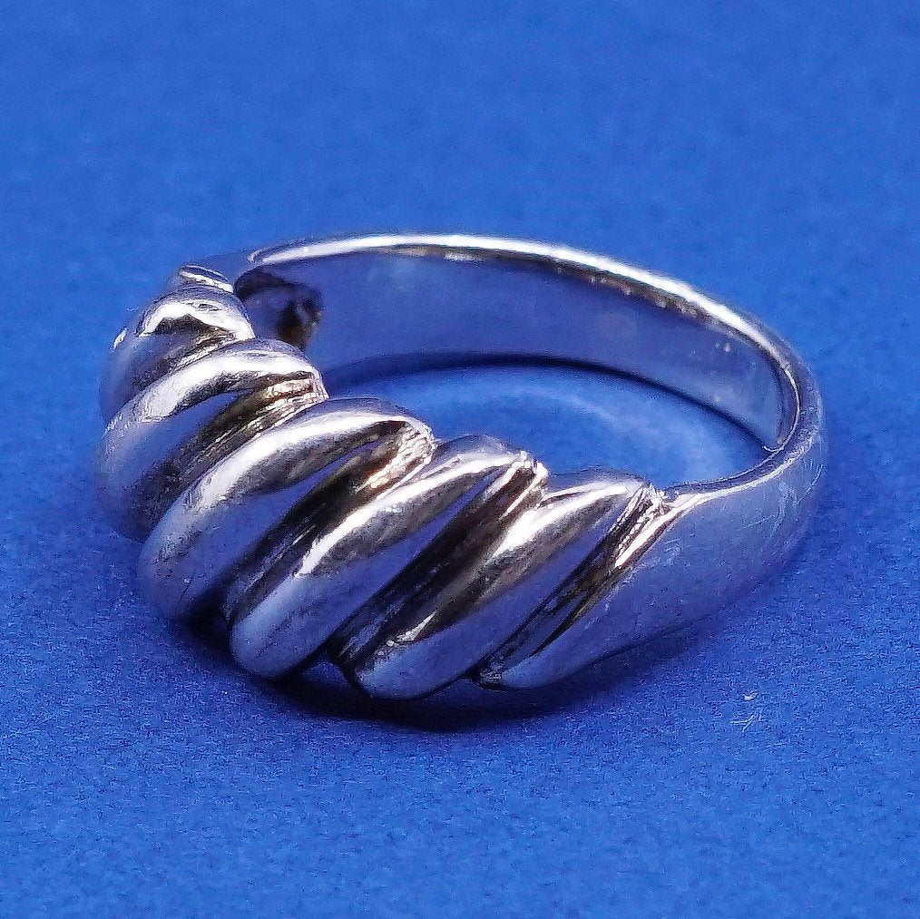 Size 7, vtg Sterling silver handmade ribbed ring, 925 statement ring w/ wave