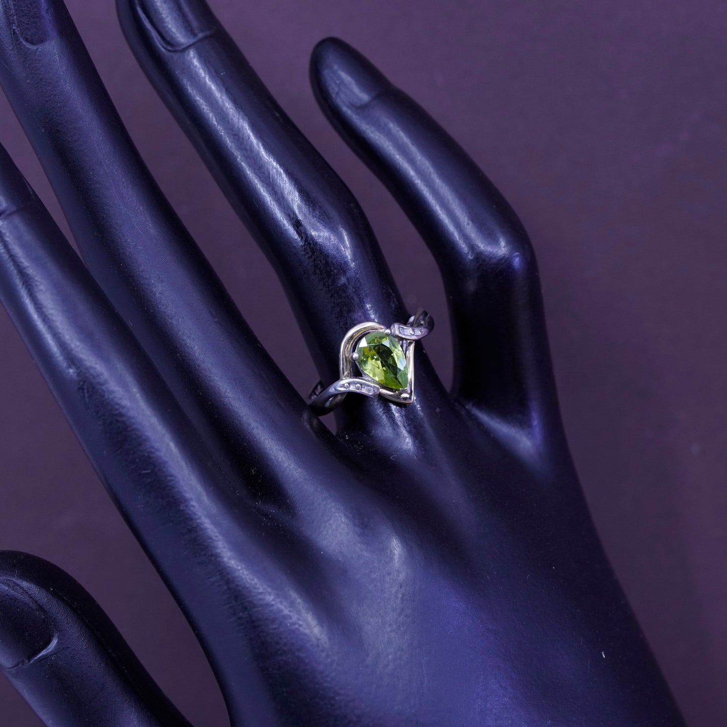 Size 7, vintage Sterling 925 silver 10K gold ring teardrop peridot and diamond