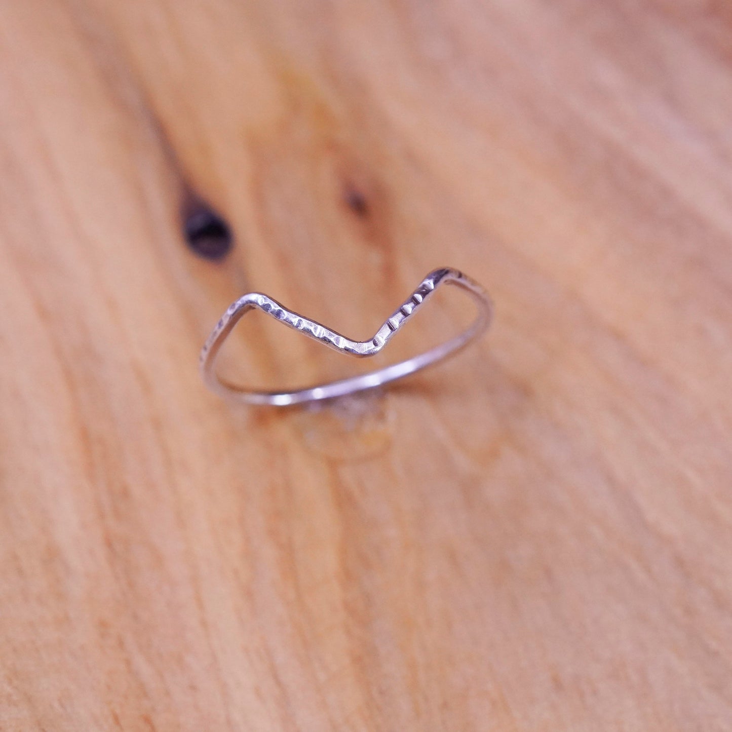 Size 6.75, vtg Sterling silver handmade ring, 925 thin V shaped band, stackable