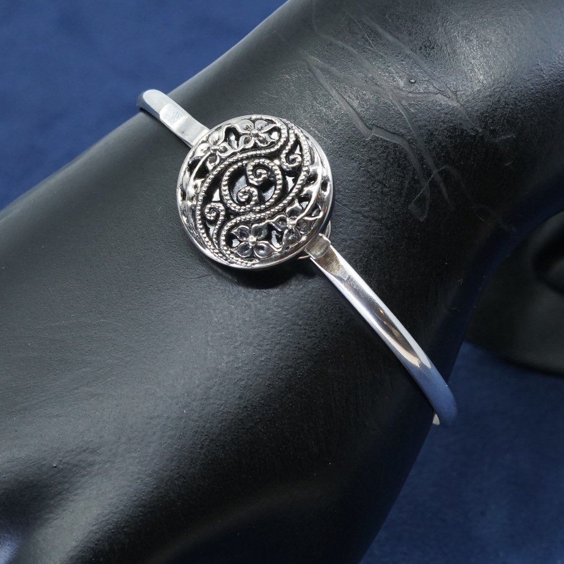 7", vtg Sterling silver handmade bracelet, 925 bangle filigree button