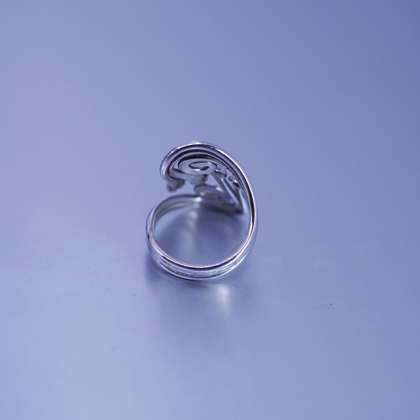 Size 8.5, vintage Sterling 925 silver handmade ring, filigree swirly band