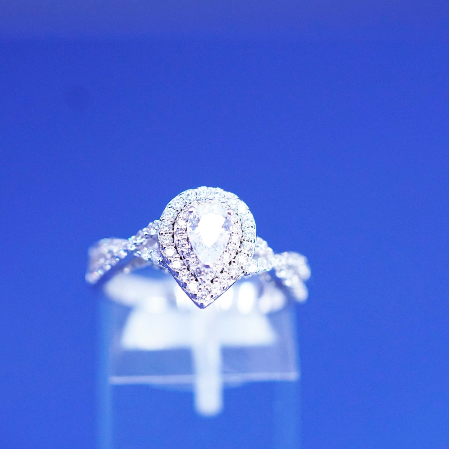 Size 7, vintage Sterling 925 silver engagement ring with teardrop cluster Cz