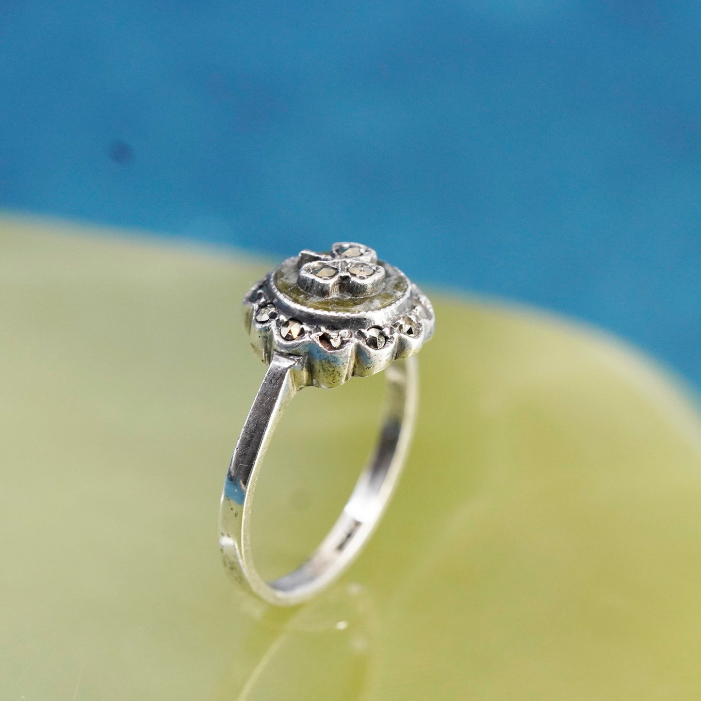 Size 8.25, VTG Sterling 925 silver clover ring with connemara marble marcasite