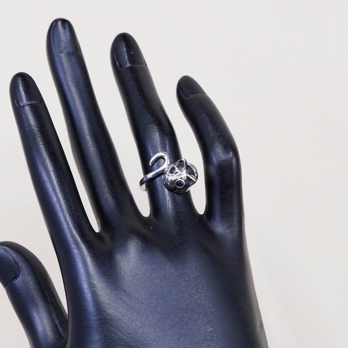 sz 5, kabana Sterling Silver Handmade ring, 925 cat head band w/ sapphire eyes