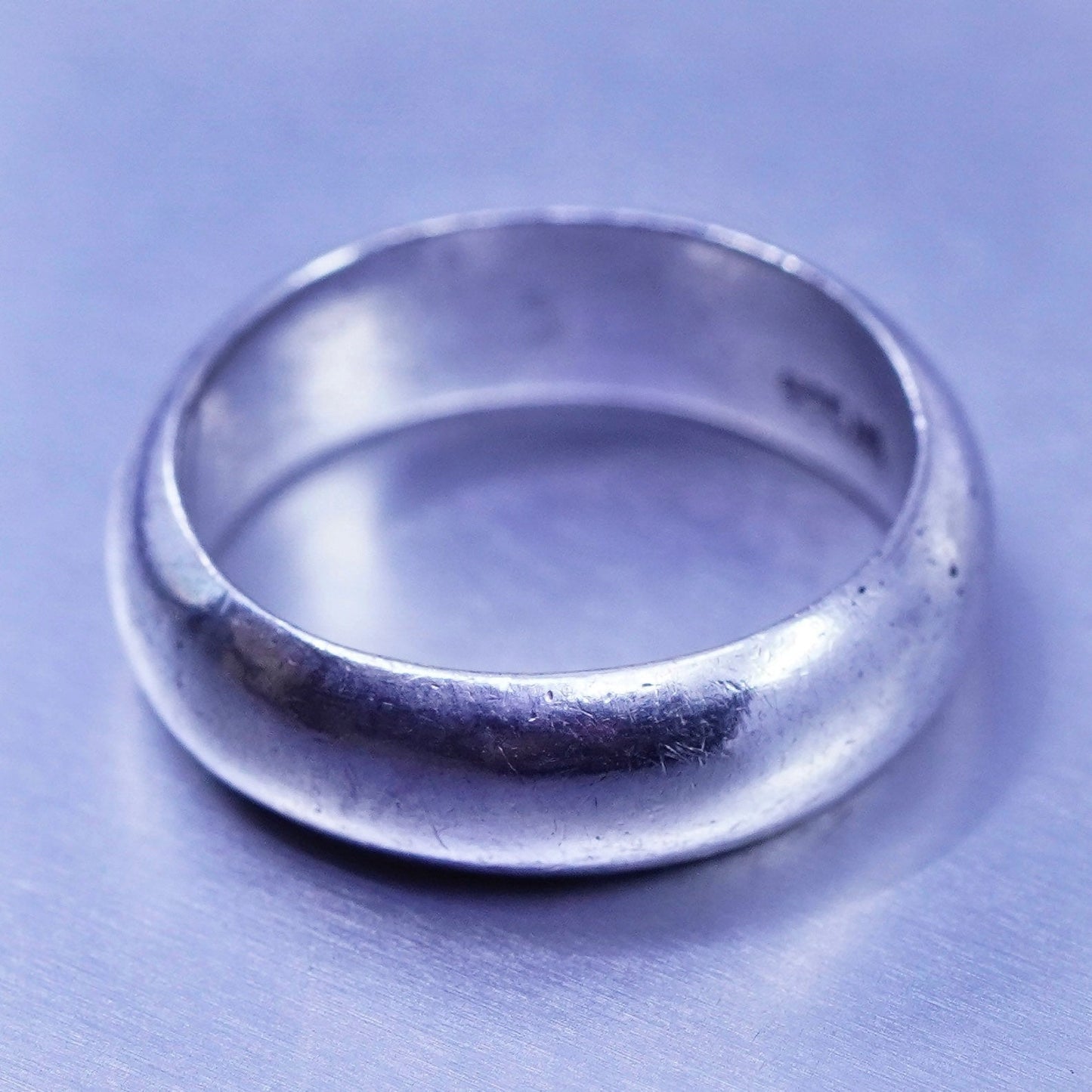 Size 4.25, vintage southwestern Sterling 925 silver wedding ring, band