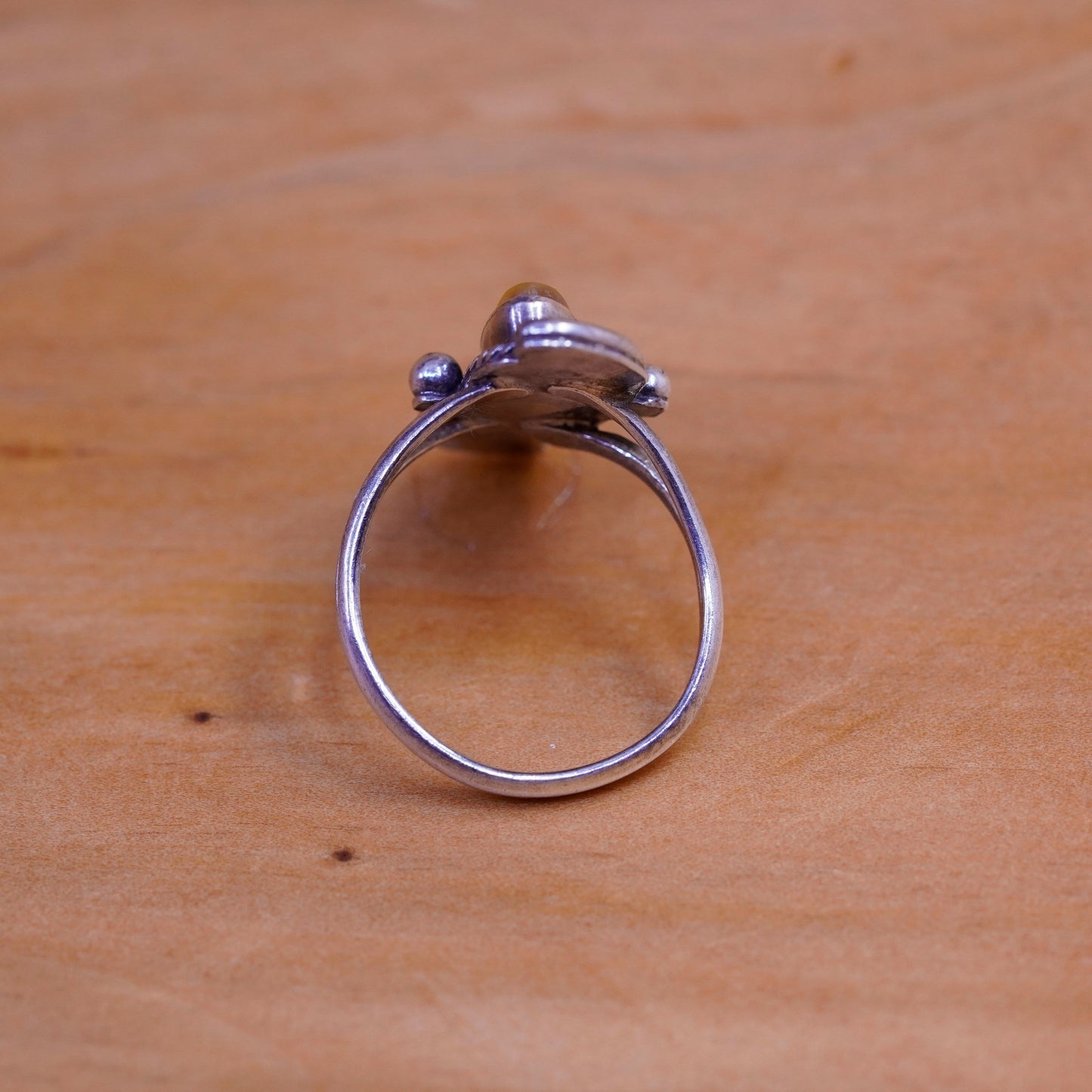 Size 5, vintage Sterling 925 silver handmade ring with mother of pearl beads