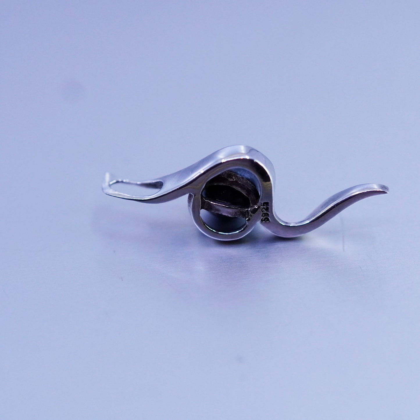 Vintage sterling 925 silver handmade wavy pendant with black pearl