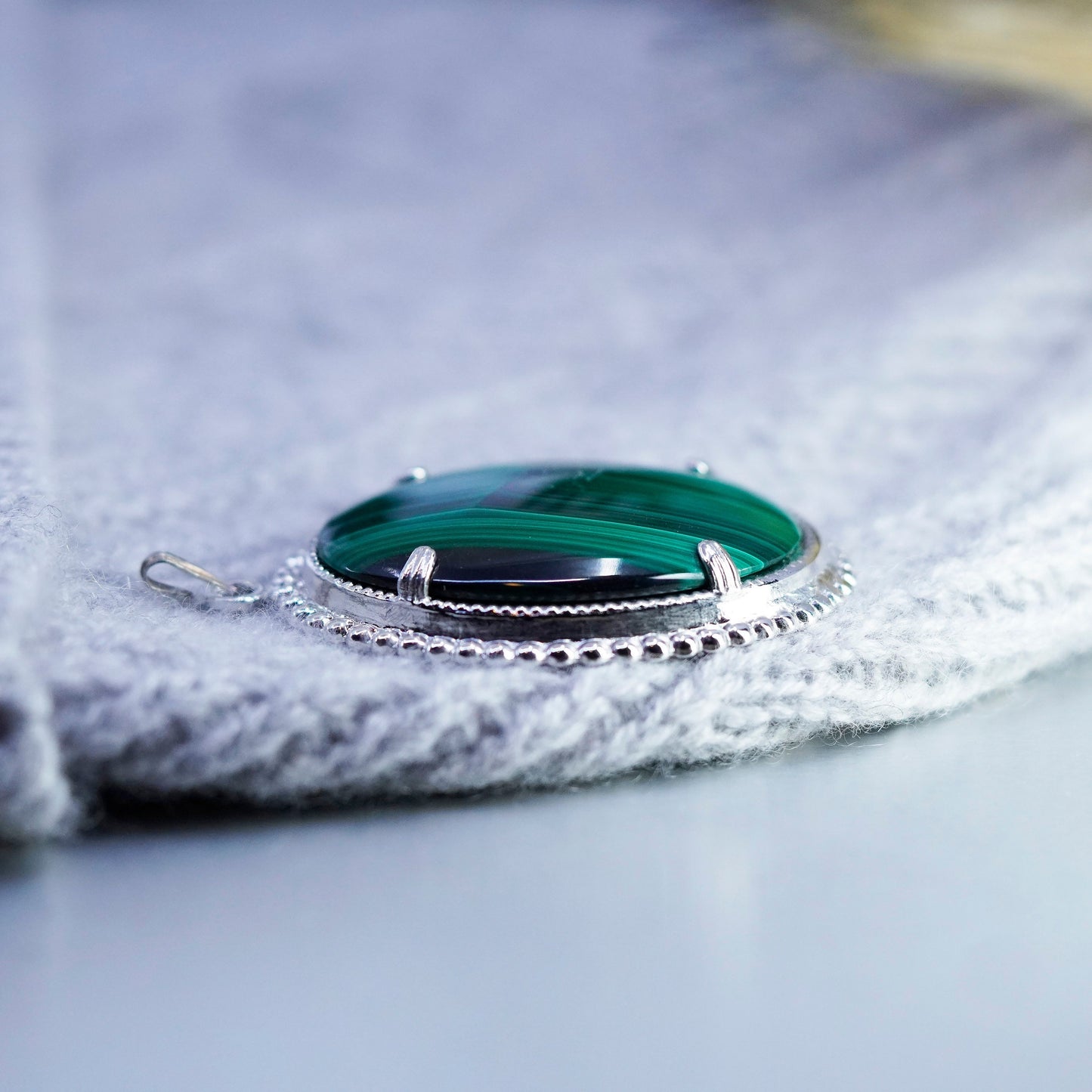 Vintage sterling 925 silver handmade oval pendant with malachite