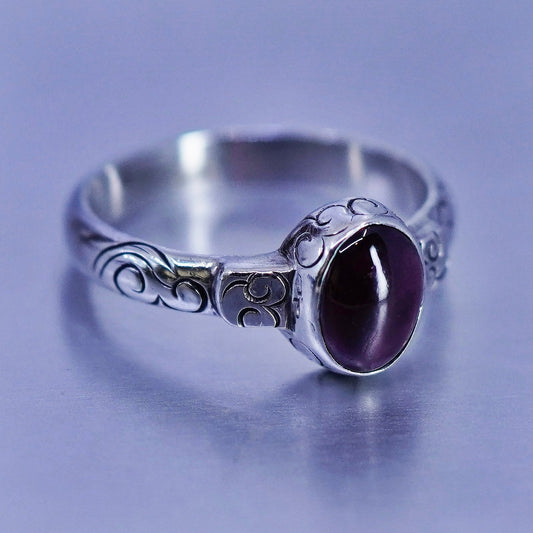 Size 7.75, vintage Sterling 925 silver handmade band ring with garnet