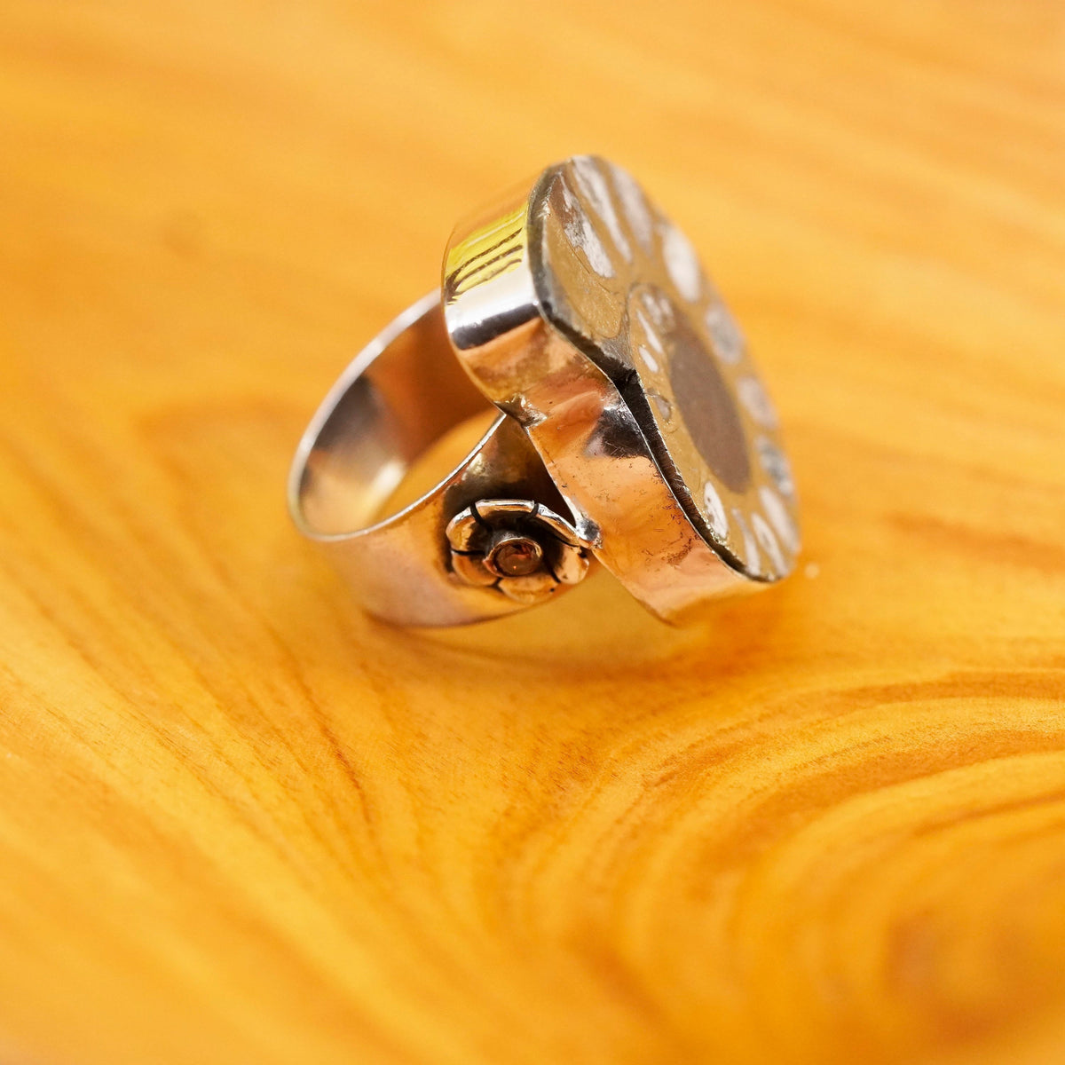 Size 6, vintage Sterling 925 silver handmade ring with shell hematite