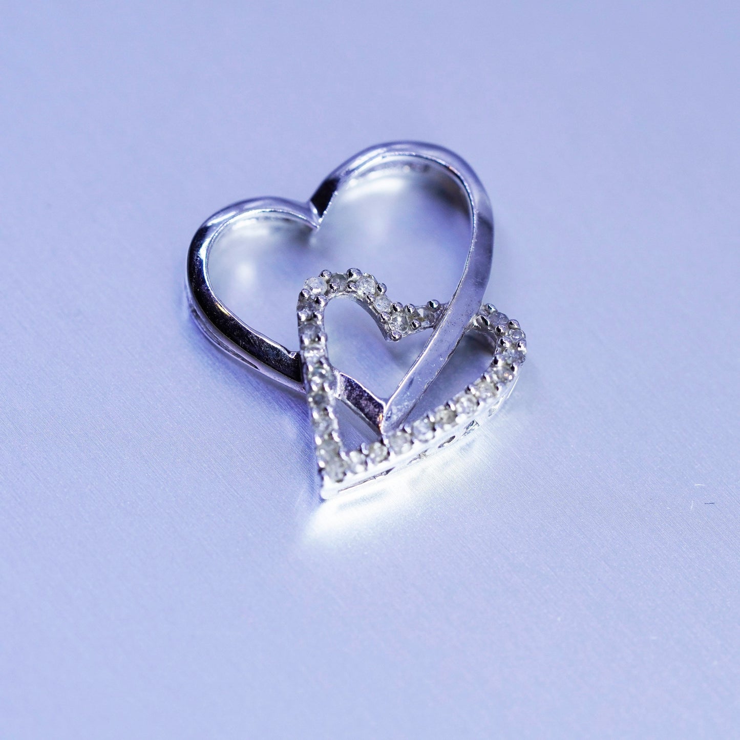1g, Vintage 10K white gold double heart pendant with with cluster diamonds