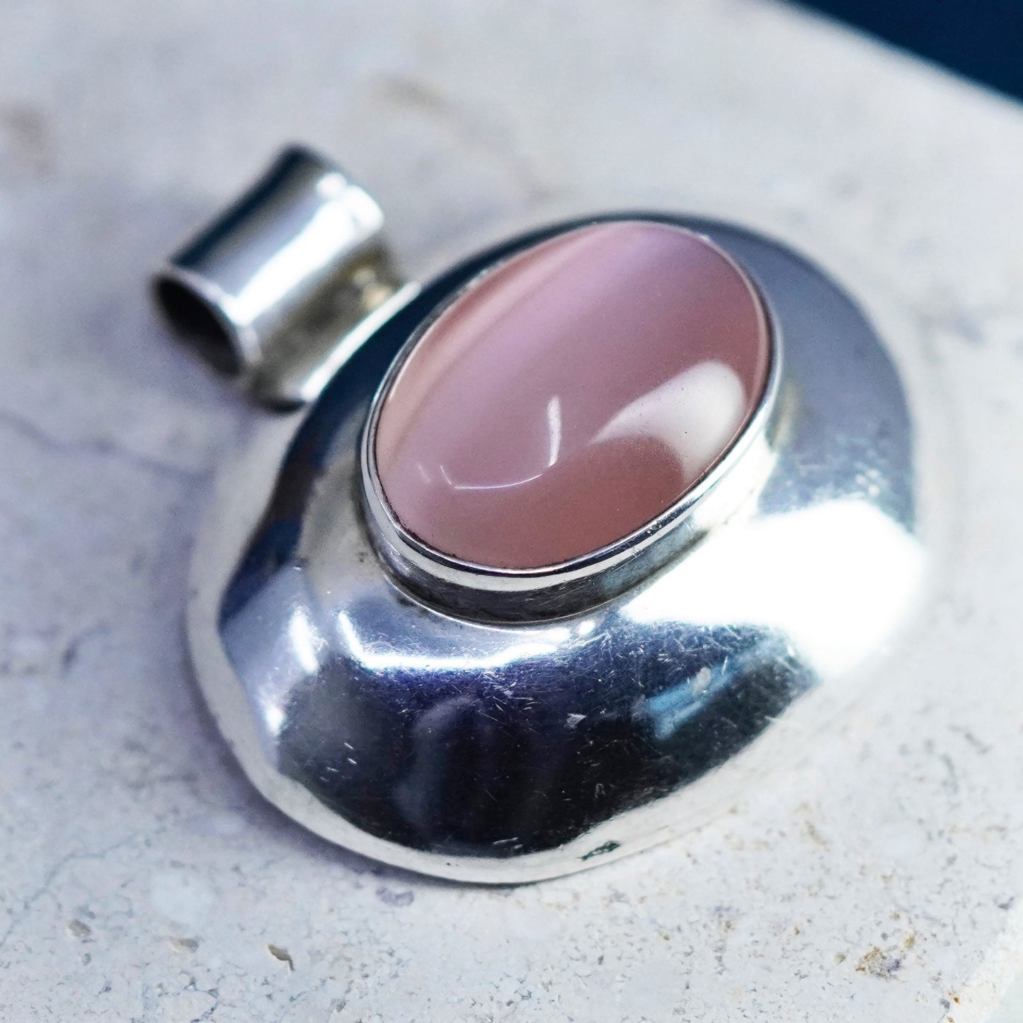 Vintage Mexico Sterling silver 925 handmade pendant w/ oval shaped pink cat eye