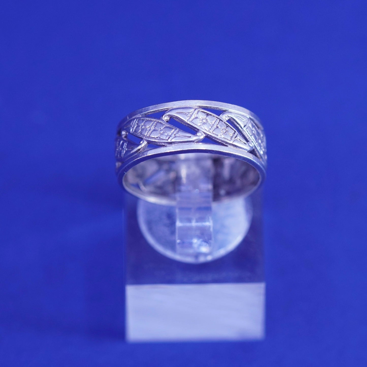 Size 8, vintage Sterling silver handmade ring, 925 wavy band