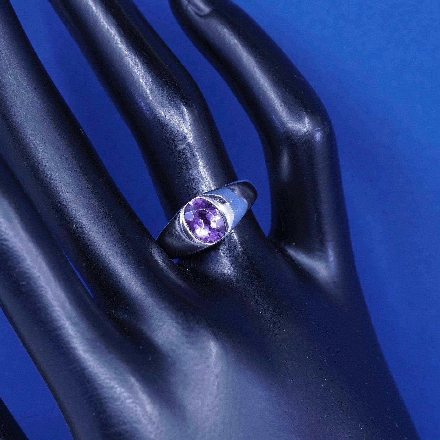 Size 7, vintage Sterling silver handmade ring, \ 925 band with amethyst